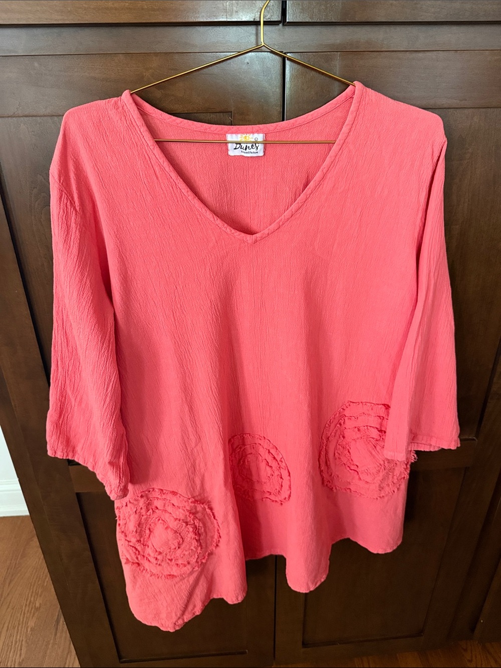 Coral V-Neck 3/4 Sleeve Women's Top